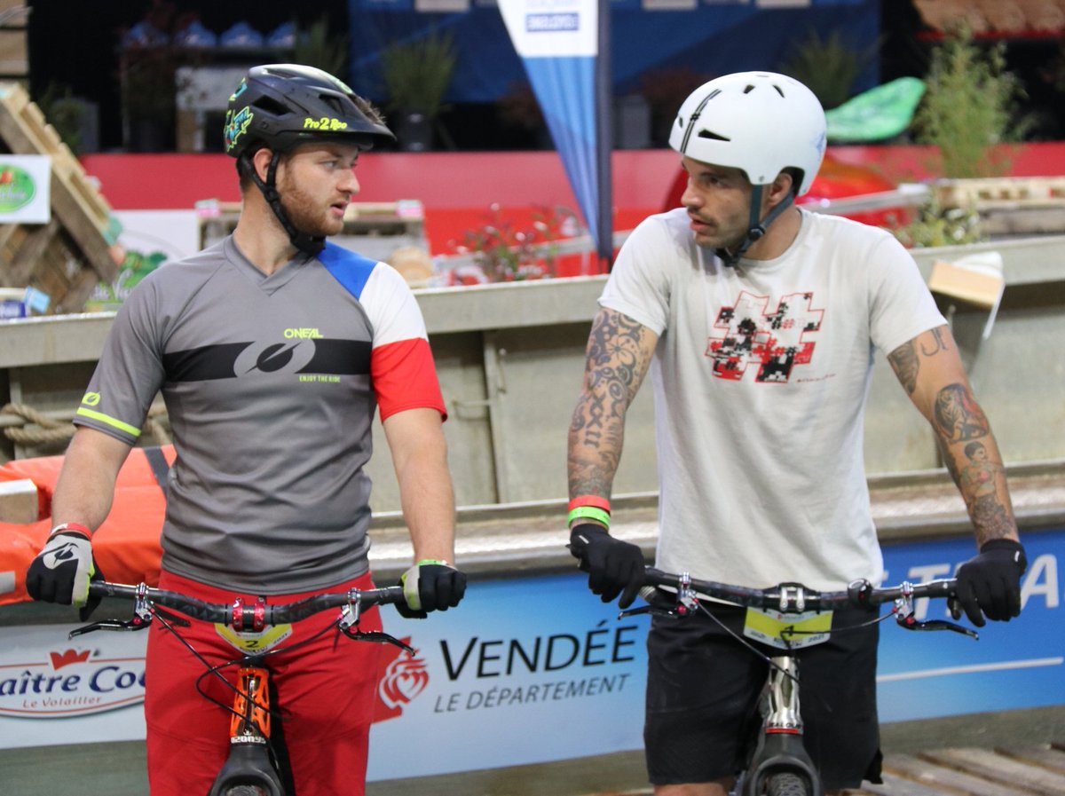 DepVendee's tweet photo. #VTTTrial Au #Vendéspace, c'est l'heure des qualifications pour la catégorie Élite hommes. Le niveau s'annonce élevé avec la participation de champions dont :

🚴‍Vincent Hermance, triple champion du monde
🚴‍@NicoVllee, vainqueur de la coupe du monde UCI 2018 https://t.co/1IDEkvrqsu