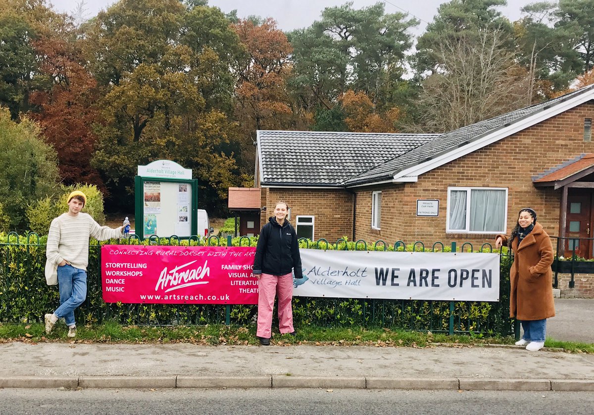 SophiaHatfield's tweet photo. Team @TuttiFruttiprod have arrived at @alderholthall thanks to #ArtsReach! #HappyEverAfter checks are currently underway. we’re looking forward to meeting our audience for The Princess &amp; The Pea 👑🟢Has anyone seen the pea though? 🤔 #RuralTouring  #HereForCulture #UKRuralTouring https://t.co/JUqOsvRNWz