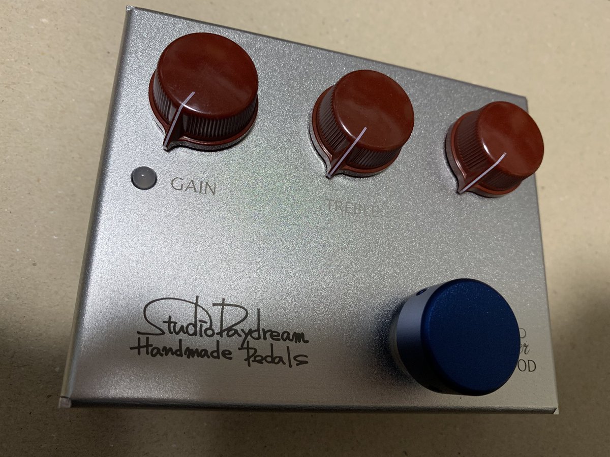 210c86's tweet photo. 銀色を購入！#TC楽器 のYouTubeで観たフットスイッチ付けた。金色持ってたけど銀色も良いね！
#studiodaydream #kcmod #mynewgear https://t.co/zpcOCS1fuO