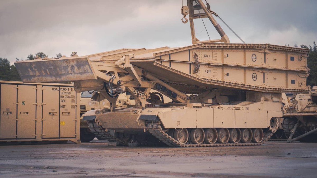 burts_knights's tweet photo. #SOLDIERS of 3-66AR have arrived in Latvia! Burt’s Knights are busy downloading equipment and vehicles in Latvia for exercise #WinterShield. #WinterShield is a multinational live fire and training exercise to build #interoperability and #warfightingmastery with #NATO Allies. https://t.co/jyEw1a52jZ
