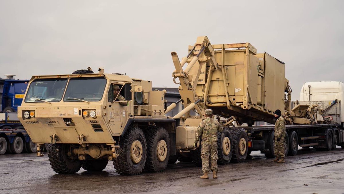 burts_knights's tweet photo. #SOLDIERS of 3-66AR have arrived in Latvia! Burt’s Knights are busy downloading equipment and vehicles in Latvia for exercise #WinterShield. #WinterShield is a multinational live fire and training exercise to build #interoperability and #warfightingmastery with #NATO Allies. https://t.co/jyEw1a52jZ