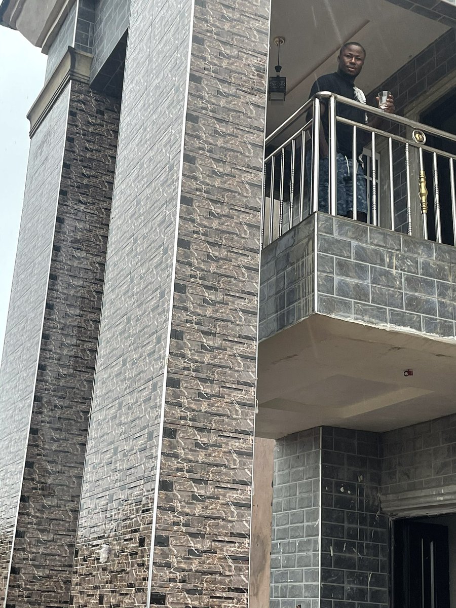 iamzenith11's tweet photo. How much is house rent again in Nigeria?? https://t.co/Ydhi1qcD93