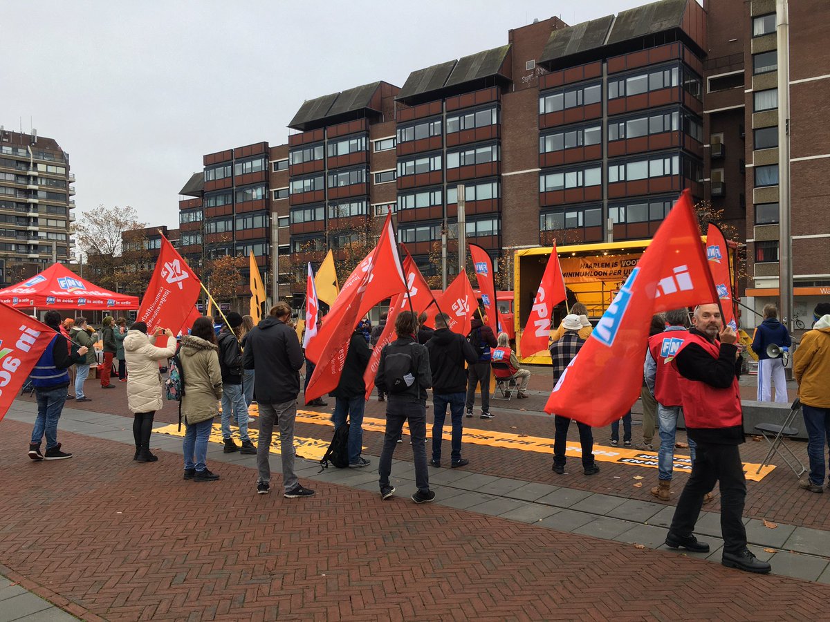 RipaVado's tweet photo. #voor14 #Haarlem vreedzame demonstratie tot nu toe, geen ME in de buurt! #Coolsingel #Rotterdam #politie #Rutte #code14 https://t.co/1gvgqhSbXS