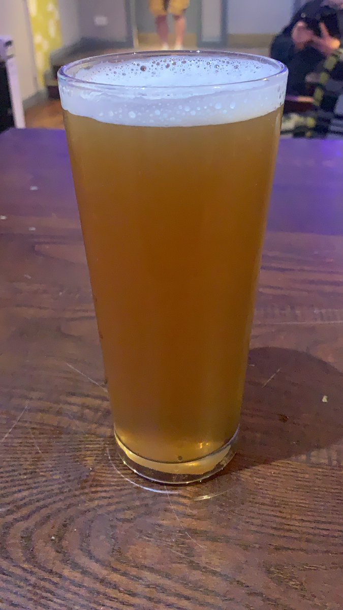 AJMatthews89's tweet photo. Back in my beloved Gravesend and it’s £2.60 a pint. London, take notice. #DA12 https://t.co/oOTxoNWbNM