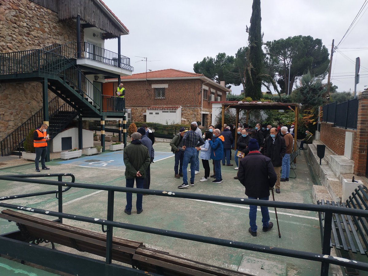 prote_pozuelo's tweet photo. Simulacro de evacuación en residencia #AFANIAS. Tanto los usuarios como los trabajadores lo han hecho de maravilla. Enhorabuena!!! https://t.co/PjsqwyxV2n