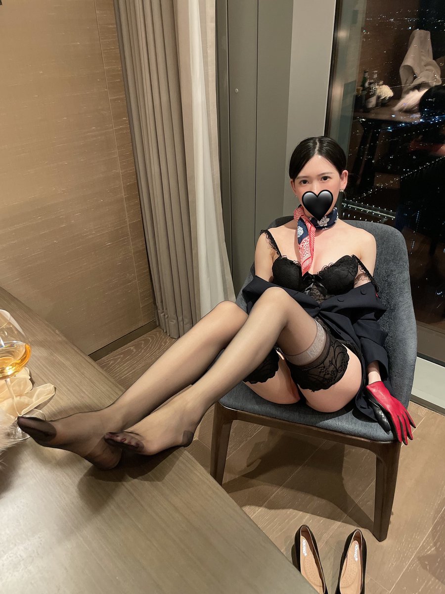 最近换东方航空工作了

如果你在飞机上偶遇我

这双Cervin Divine丝袜 就送给你 https://t.co/agV4iERgj4