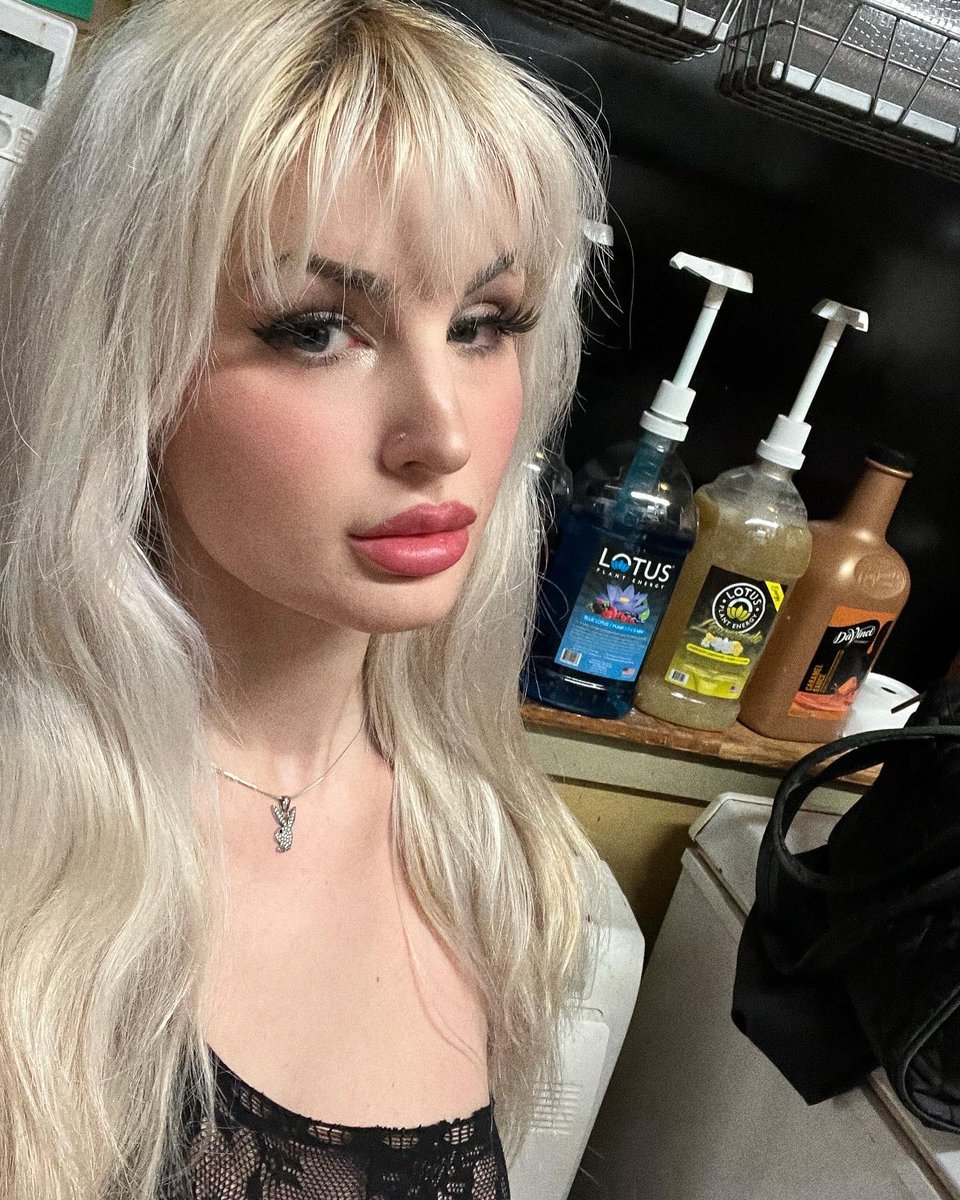 natasha_kiriaa's tweet photo. I'm here till 11am 🥰 location tagged https://t.co/oyxaKLeLqa