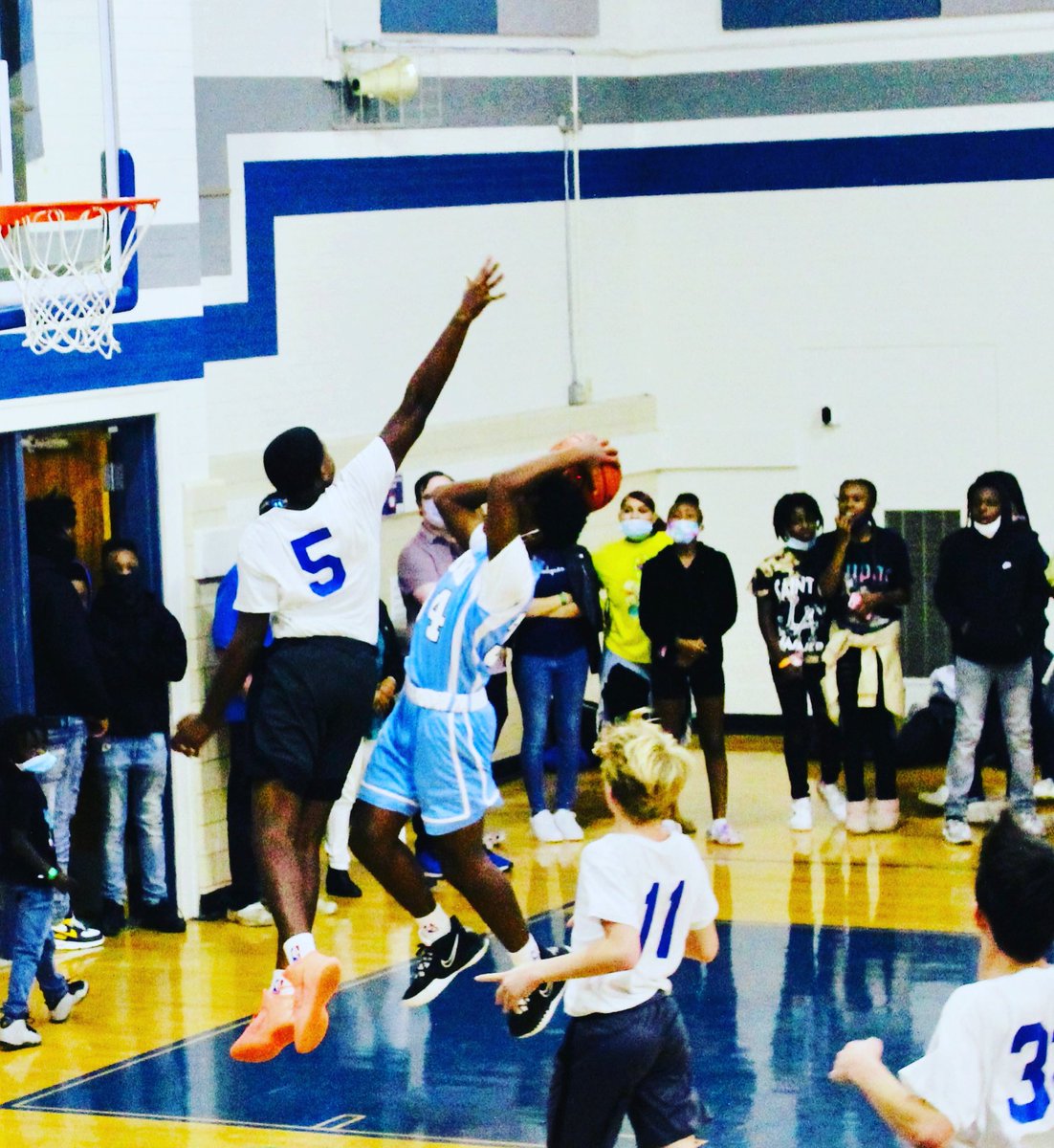 sonia_schapman's tweet photo. No one goes harder in the paint than @derrius_jones8 πͺπ½πͺπ½βΌοΈ
#offenseanddefense
#gohardinthepaint https://t.co/7djPwuSoTO
