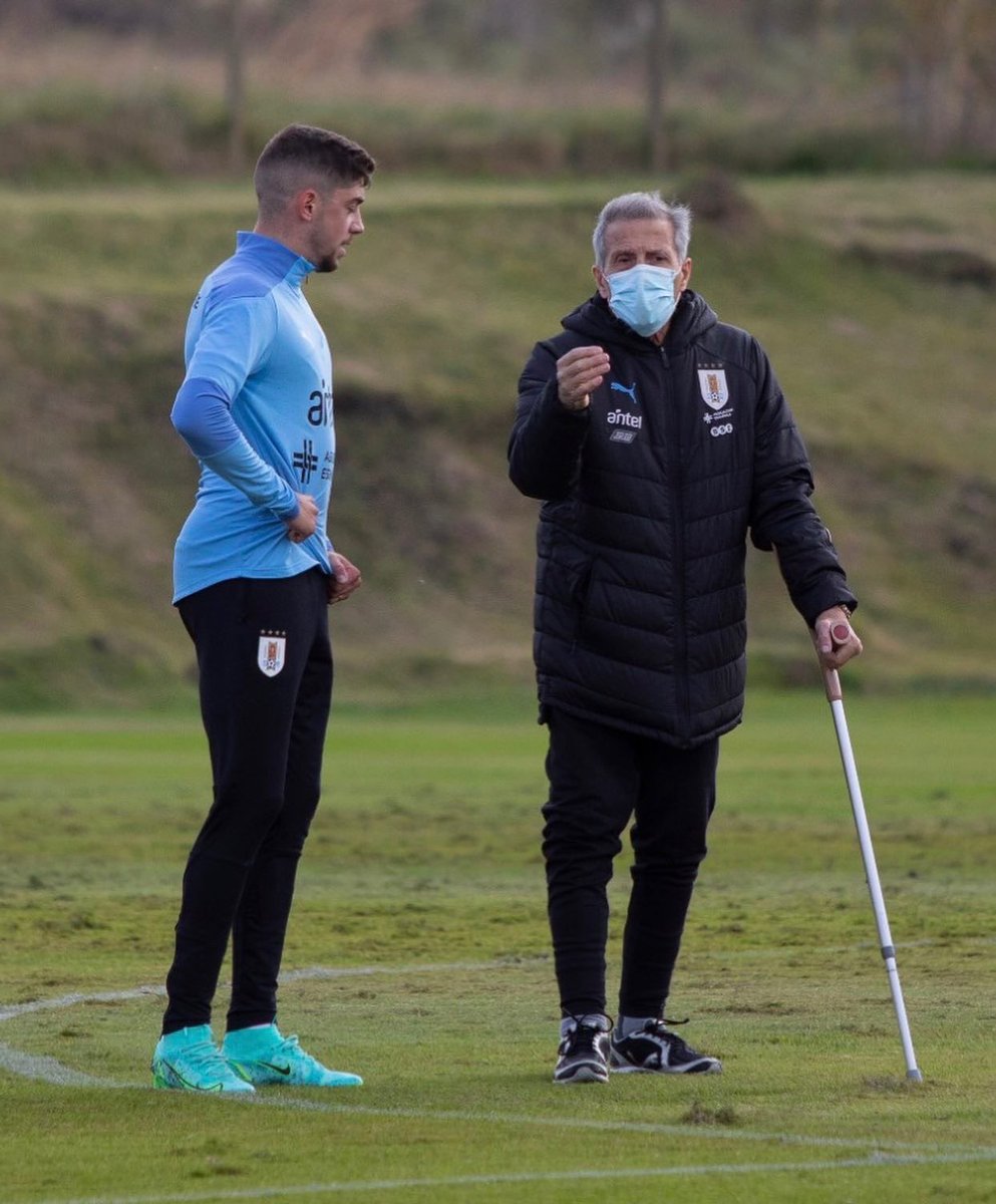 “Gracias a vos yo pude cumplir mi sueño de jugar en la selección del país donde orgullosamente nací y por eso, siempre voy a estar agradecido. 
Iniciaste un proceso para que muchos de los jóvenes tengamos la ilusión de cumplir nuestros sueños.
Por eso y mucho más
Gracias Maestro”