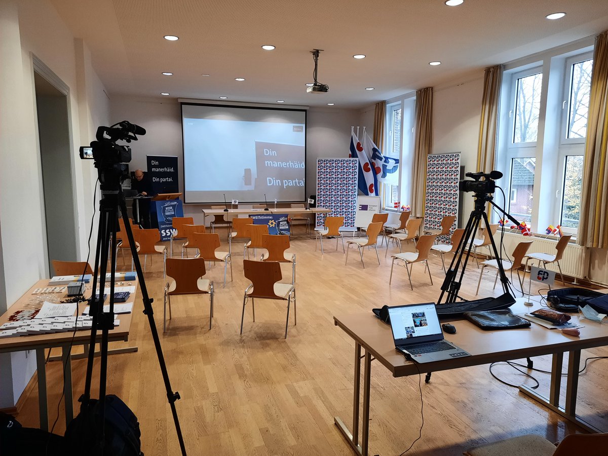 fnpfryslan's tweet photo. #operaasje2K
Oer 15 minuten start de konferinsje, dizze is live te folgjen fia: https://t.co/CrHORqGRZp
Yn 4 panels sille FNP en SSW mei inoar it debat oangean, folge troch fragen en diskusje mei de seal. By de live-stream kinne ek fragen steld wurde.
#FNPSSW2021 https://t.co/xn1DAA64he