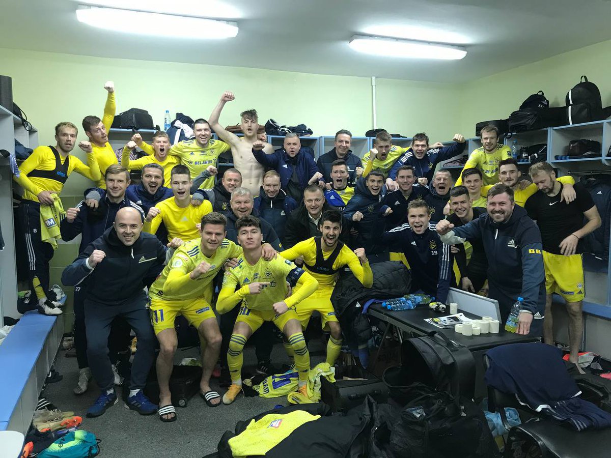 FCBATE's tweet photo. Always one team! 👊💛💙

#FCBATE https://t.co/EKfMp8dqUY