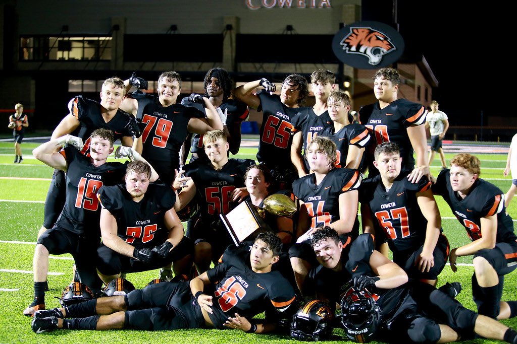 Truly a blessed opportunity I’ve had to play with this amazing group of men. These last four years have been amazing thanks too them and the coaching staff and I cannot express how grateful I am for them. Thank you <a href="/coachchron44/">Scott Chronister</a> @CoachRBase13 <a href="/Coachpreacher/">Coach Tim Harper</a> <a href="/josh_moses72/">Josh Moses</a>