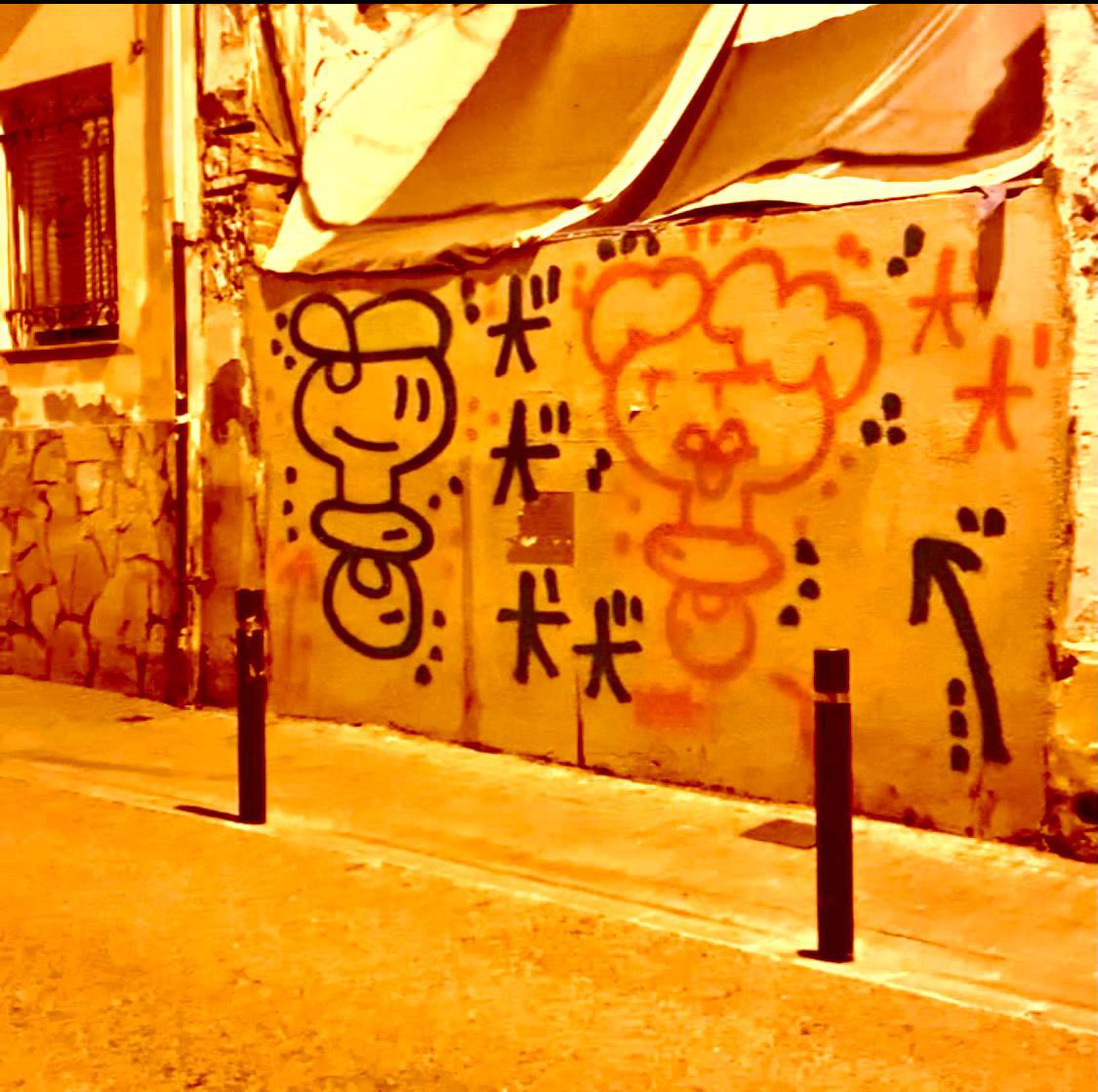 Thanks #gabbatrip for making this video possible.

#elxupetnegre #xupet #video #homemade #handpainted #streetstyle #graffiti #bombingart #logoart #streetart #nightactivity #barcelona #artistatwork