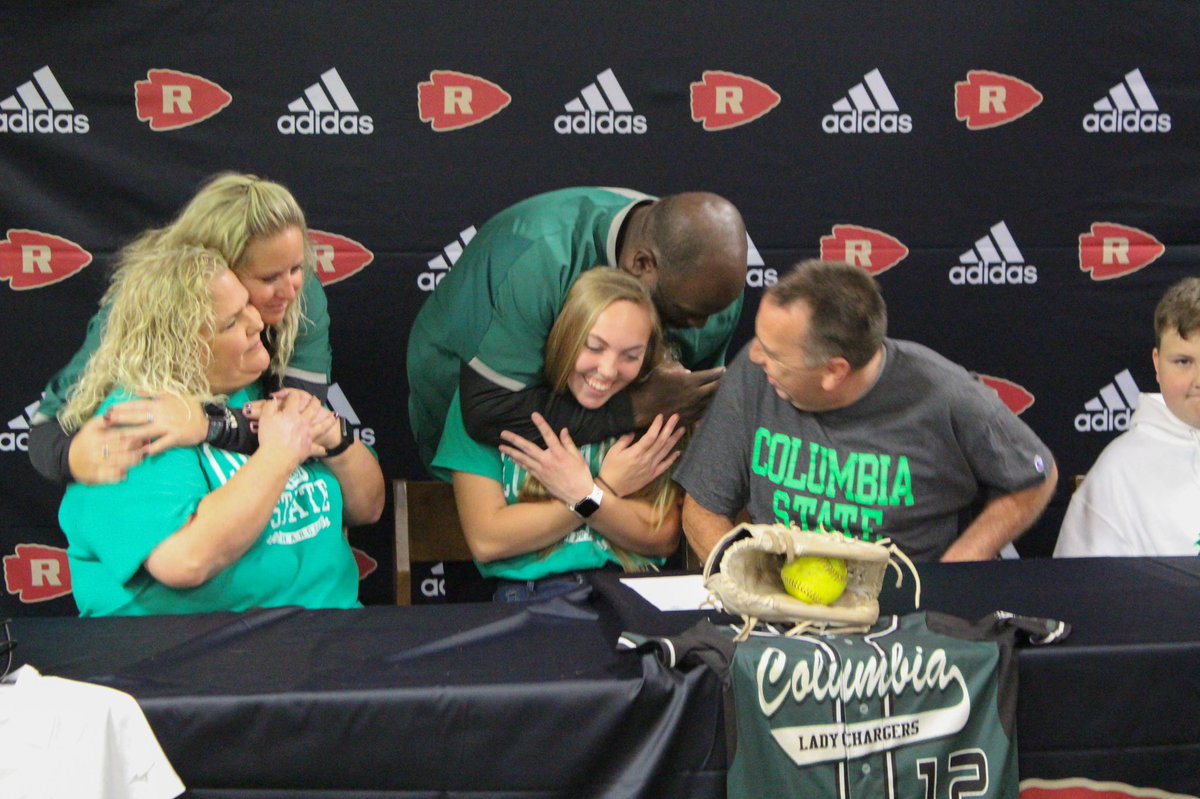 mmadisonnolann's tweet photo. Looking back on pictures from signing yesterday. I’m blessed to have such an amazing relationship with my future coaches and my family. I’m so thankful for the opportunity @CStateSoftball has given me💚 https://t.co/slB3ZN4quS