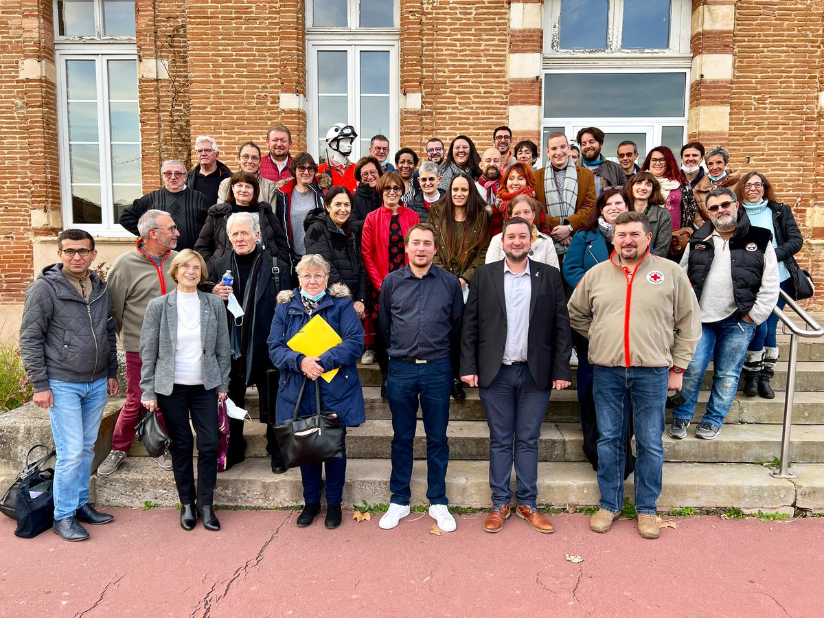 MiguelPlhrs's tweet photo. Clap de fin pour le séminaire stratégique de la @CroixRouge en Haute-Garonne ! Après un lancement par le #PresidentNational et le #DirecteurGeneral, les volontaires ont travaillé ensemble autour du plan d’action territorial de la @crf_dt31. Place à l’action désormais ! https://t.co/LLa96NWQVN