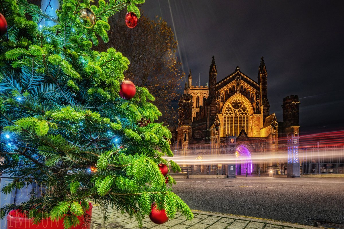 Glowing in the dark, #HerefordCathedral, illuminated in purple to raise awareness for pancreatic cancer. The light trail was a chap with a torch. His dog had a glowing red collar on, but it was a bit too subdued to pick up sadly. #purplelightsuk #Hereford #Herefordshire