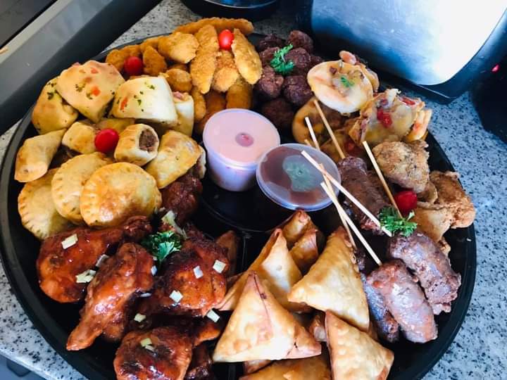Almasi_X's tweet photo. Hey #Bloem, in need of some delicious platters? Hit Baatile up (+27 67 400 5939)
#BloemTwitter #Food #platters https://t.co/c4ym0ZQBmy