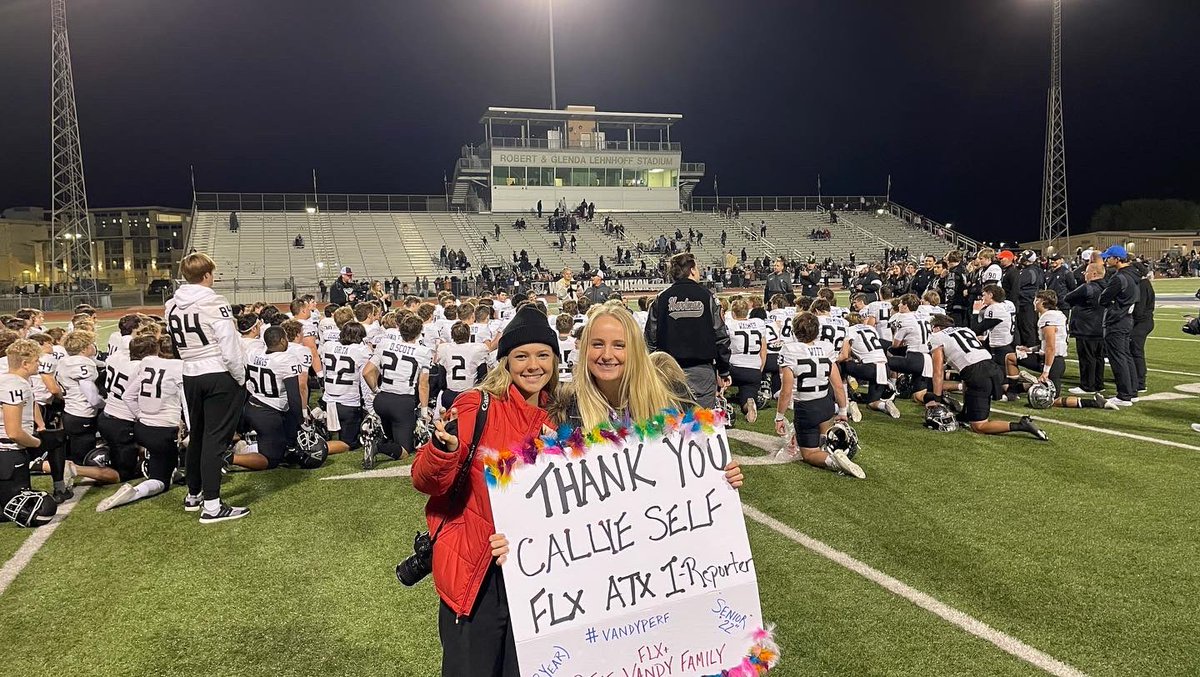 FlxAtx's tweet photo. Callye Corner: so appreciated, role reversal, iReporter shine #vandyperf @VHSFootball @CallyeSelf #txhsfb #uilplayoffs https://t.co/Vga3A7umpM
