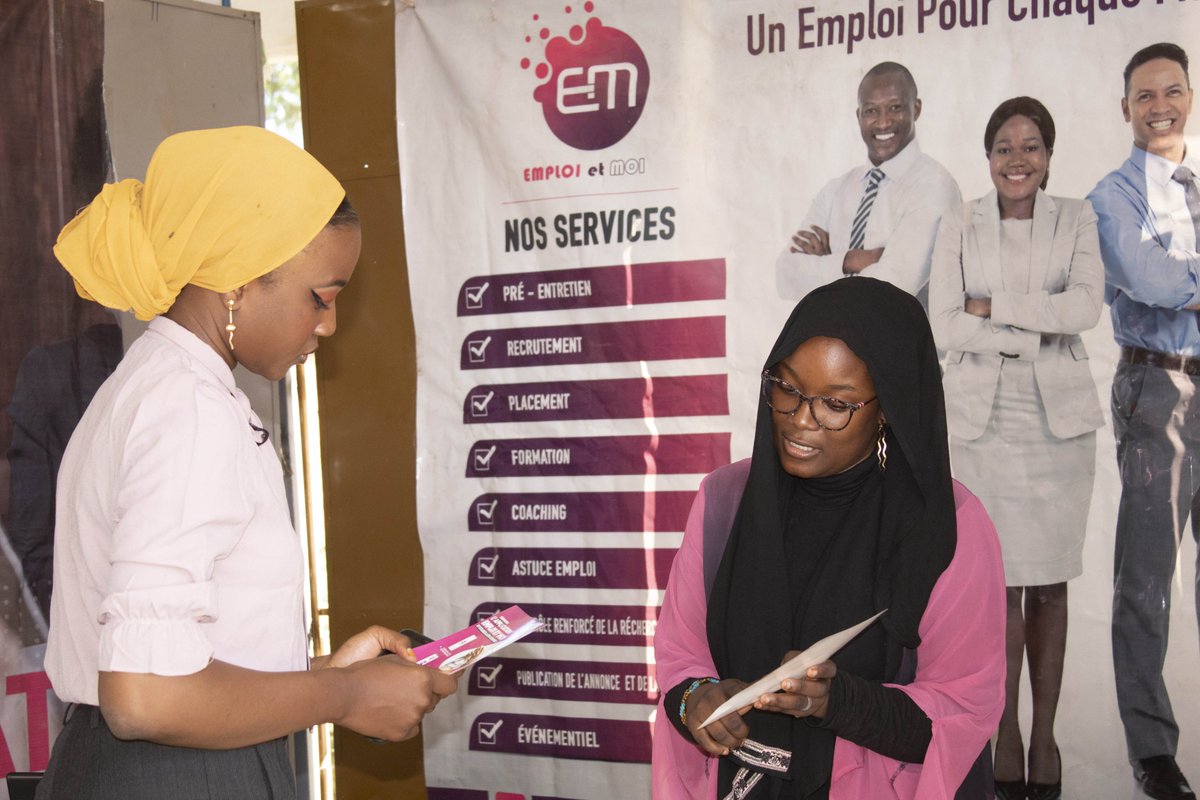 ImpactHubBKO's tweet photo. Le top départ de trois jours d’activités du #FACEJSUGU a été donné hier au palais de la culture.
Au programme : stands exposition, échange, partage d'expérience et opportunités de financement, etc.
#facejsugu
#ImpactHubBamako https://t.co/jQlVum3Aw7