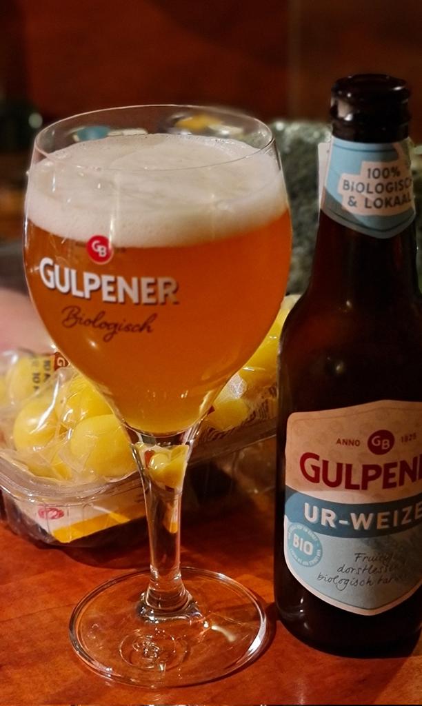 Martin1960's tweet photo. "Koken is leuk, maar je moet er wel wat te drinken bij hebben" (Vrij naar Willem Kloos) 😎👍 #Gulpener #UrWeizen https://t.co/gbmIuWLnQt