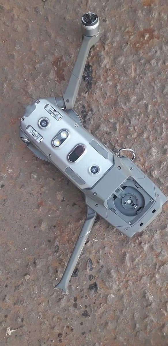 nyeusi_waasi's tweet image. A 10-year-old burkinabe boy is being celebrated for using his slingshot to bring down a French military drone. Locals in Kaya, Center-North Region have imposed a blockade on the French military convoy forcing it to change course ✊🏿🇧🇫🔥