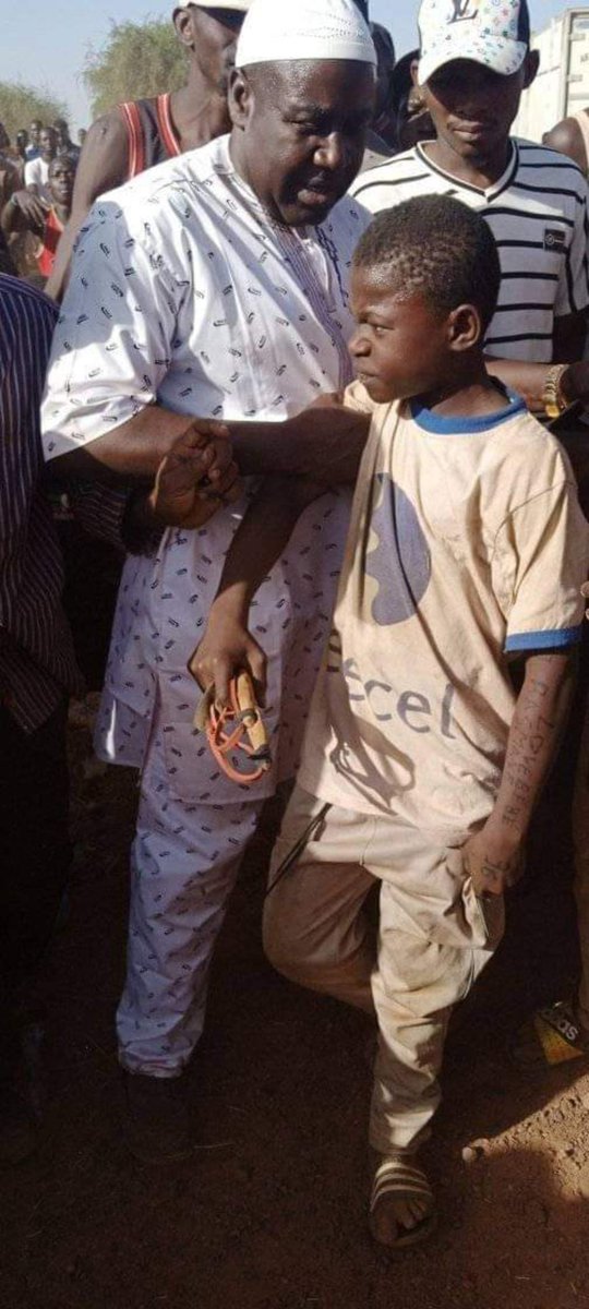 nyeusi_waasi's tweet image. A 10-year-old burkinabe boy is being celebrated for using his slingshot to bring down a French military drone. Locals in Kaya, Center-North Region have imposed a blockade on the French military convoy forcing it to change course ✊🏿🇧🇫🔥