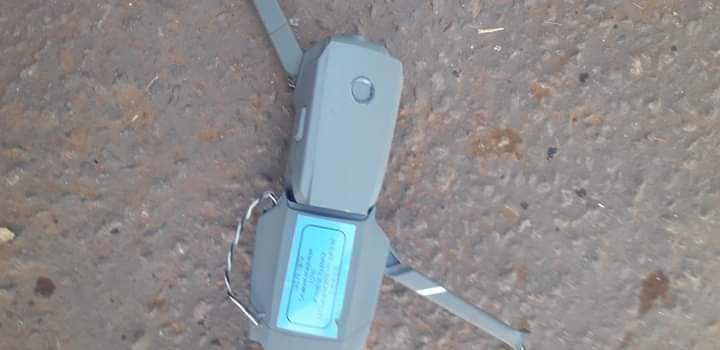 nyeusi_waasi's tweet image. A 10-year-old burkinabe boy is being celebrated for using his slingshot to bring down a French military drone. Locals in Kaya, Center-North Region have imposed a blockade on the French military convoy forcing it to change course ✊🏿🇧🇫🔥