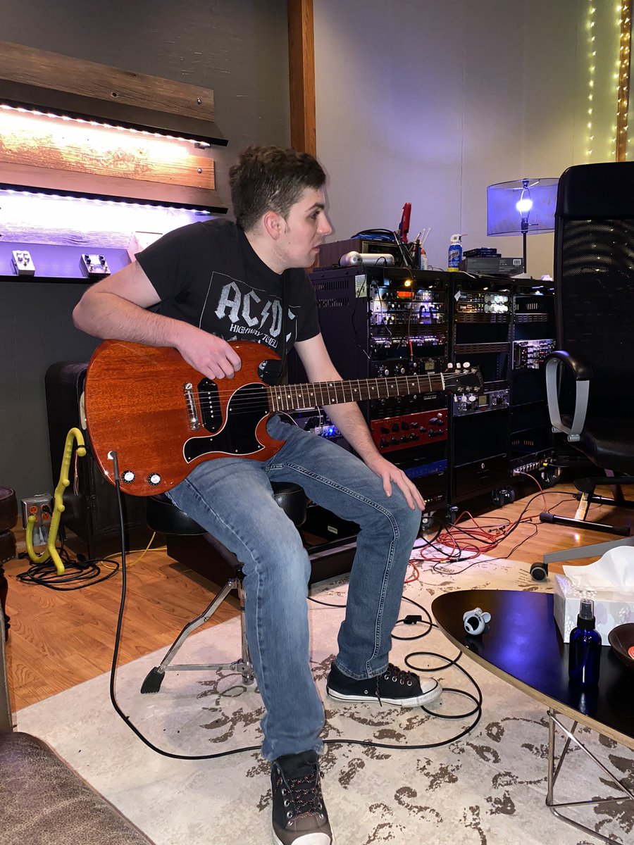 Petes_Diary's tweet photo. @petedank recorded the guitar tracks on Day 3 at #wireandvice.
The rough demos are already 🔥
Cant wait to record vocals and get this mixed! 🎤🎶
#PD3 Spring 2022 EP - six tracks of RnR ⚡️⚡️⚡️ https://t.co/TMFSkxDvuH