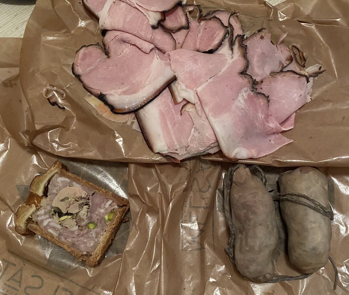 jmr31000's tweet photo. Passage #selmat la nouvelle charcuterie de #yannickdelpech à Victor Hugo https://t.co/mPNbf5aD9n