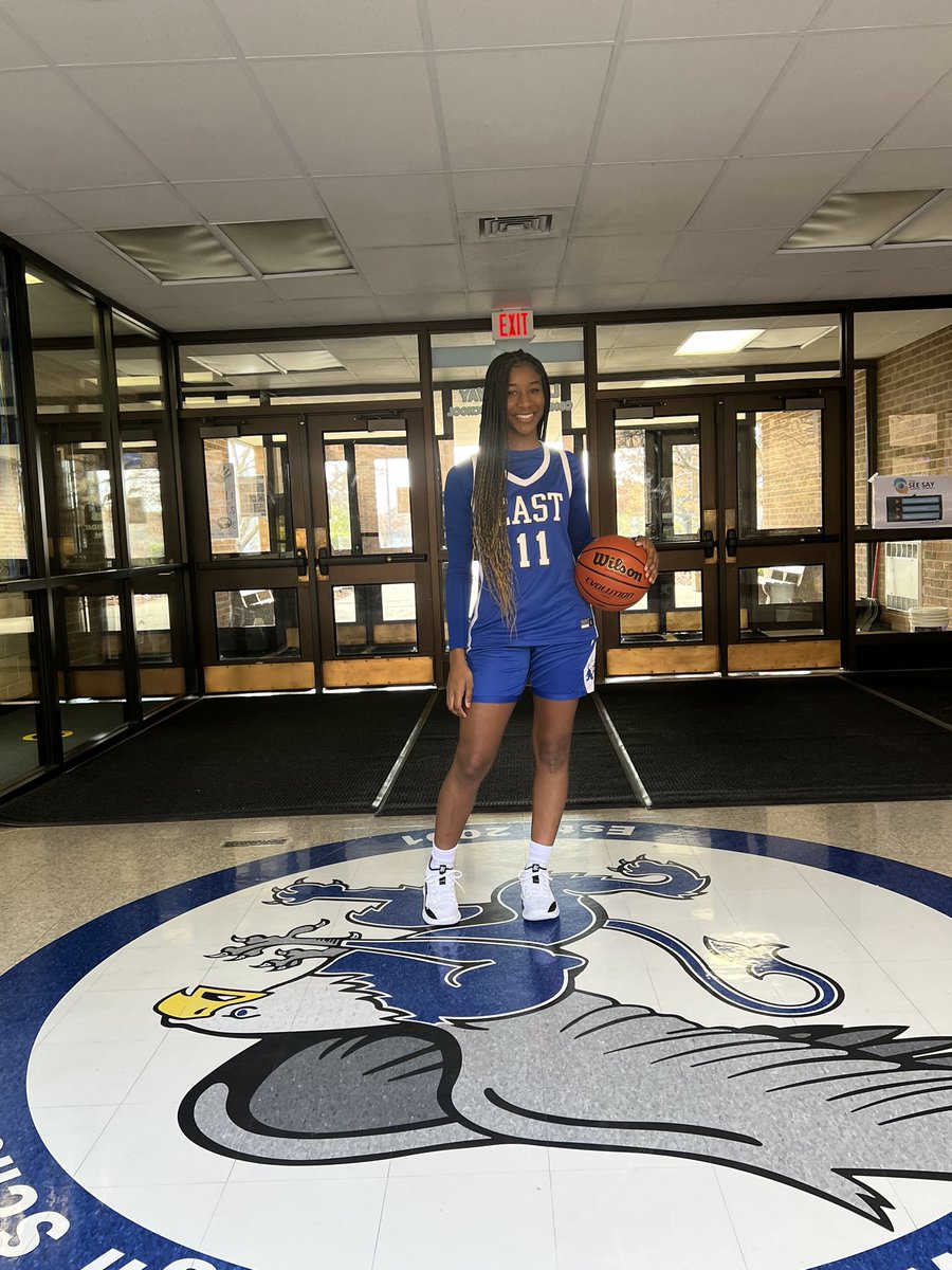 KaylaNe04941622's tweet photo. Senior Szn 🖤! https://t.co/fihOwCiWP3