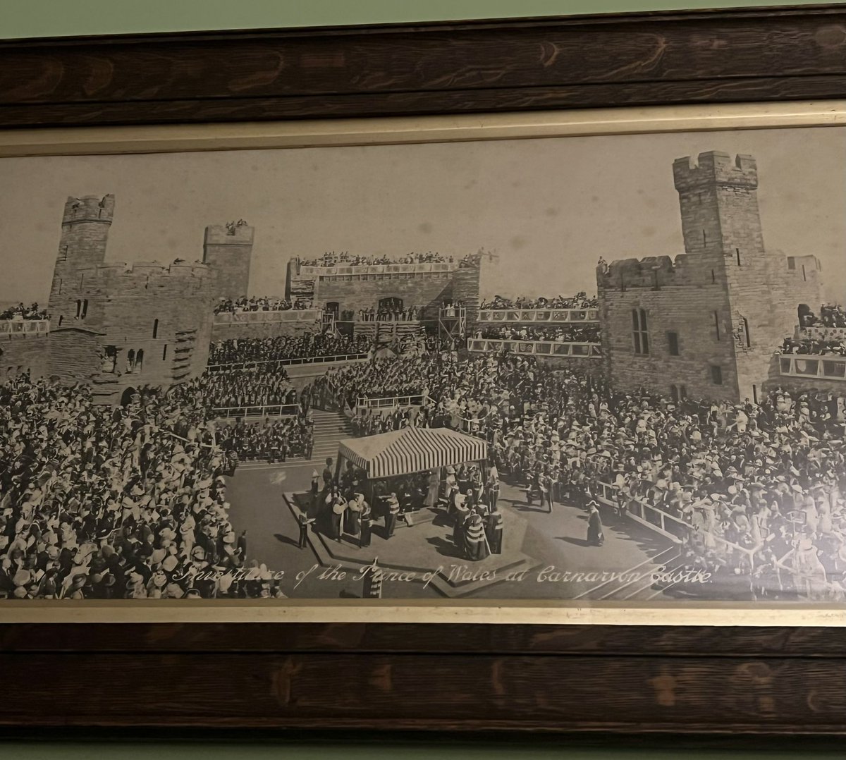 davidtorrance's tweet photo. A recent @eBay acquisition, a very large framed photograph of the 1911 investiture of the Prince of Wales (and future King Edward VIII) at Caernarfon Castle… #inventedtradition @RWynJones @A_B_Evans @LauraMcAllister @martinjohnes @SamBlaxland https://t.co/ReEfclELEw
