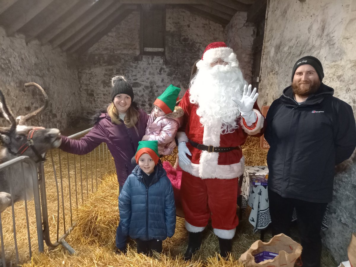 xkimbolinex's tweet photo. Visiting Santa and his Reindeers 🎅 https://t.co/FboOr93pkq