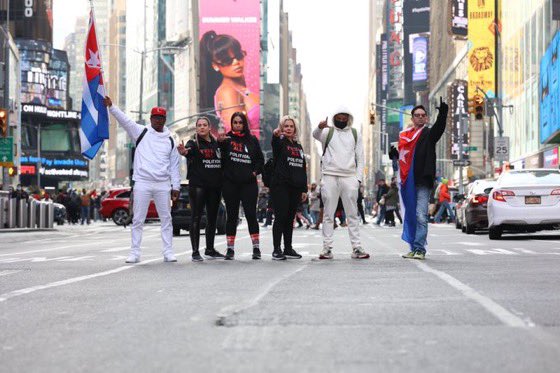 jcmelo_glez's tweet photo. La gente de NY calentando como siempre! ✊🏼🇨🇺 @SOSCUBANYC_  @People4Cuba  #LibertadParaLosPresosPoliticos #AbajoLaDictadura https://t.co/kXy4qPlb3P