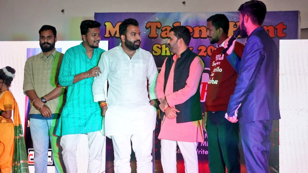 VTripathiINC's tweet photo. आज भोपाल में भाई गुलाम हैदर जी जी एवं साथियो द्वारा आयोजित सांस्कृतिक कार्यक्रम में NSUI प्रदेश अध्यक्ष भाई @ManjulTripathi_ जी,भाई @AASHU_NSUI जी,भाई @Ravi_NSUI_Mp जी,भाई @Samarth_Nsui जी,भाई @ChoubeyNsui @bhavyas01 जी के साथ उपस्तिथ रहा
#VTripathiINC https://t.co/n6Hh5YVTFv