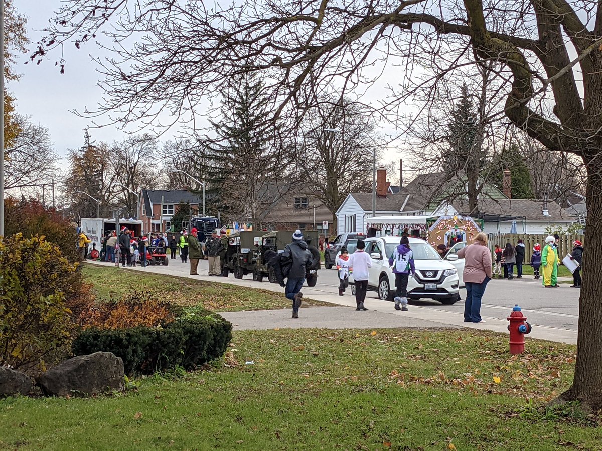 Everyone is marshalling!  It's almost time.