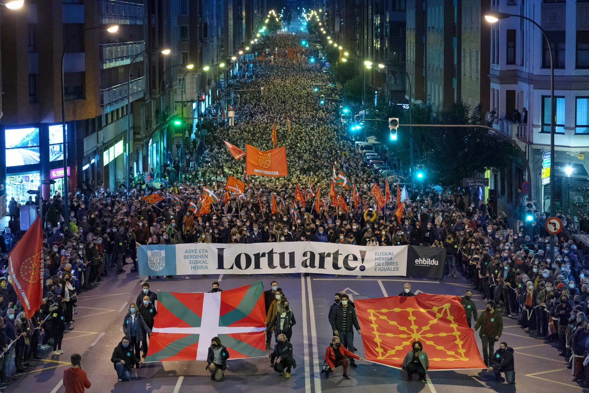 #LORTUARTE ✊

Aske eta berdinen Euskal Herria.
Euskal Herria de libres e iguales.