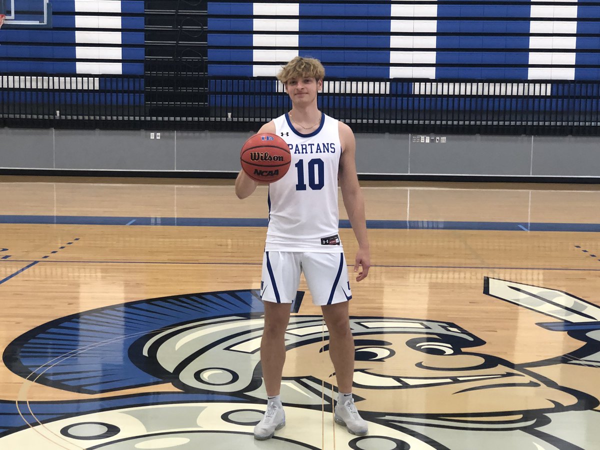colin_terpstra's tweet photo. Thank you to @cmacmartin22 and @udbasketball from @UDHoops for lunch and a great visit yesterday! https://t.co/708kSpthFX