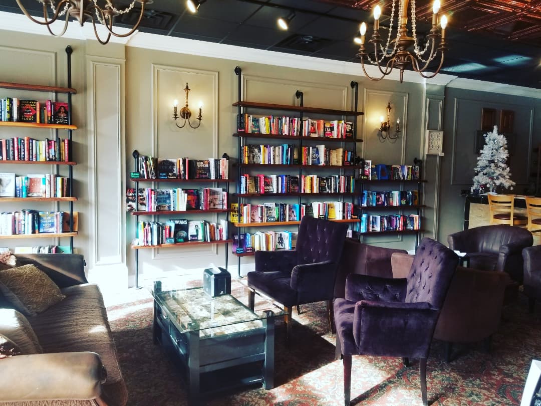 BarkingGooseBar's tweet photo. Only 5 more Saturdays left to hang at The Goose! Beer,wine, cider, books and food until 9:30pm! See you later! #barkinggoose #bookbar #newburgh #shoplocal #hudsonvalley #eatsipandread #indiebookstore #craftbeer #wine #thefriesareprettygoodhere #supportlocalbusiness https://t.co/lbhO2jgECZ