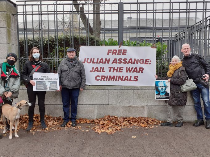 Photos of Vigil for Julian #Assange at Australian Embassy Dublin Saturday 13th November 2021 FEp5dzLXwAMUY8D?format=jpg&name=small