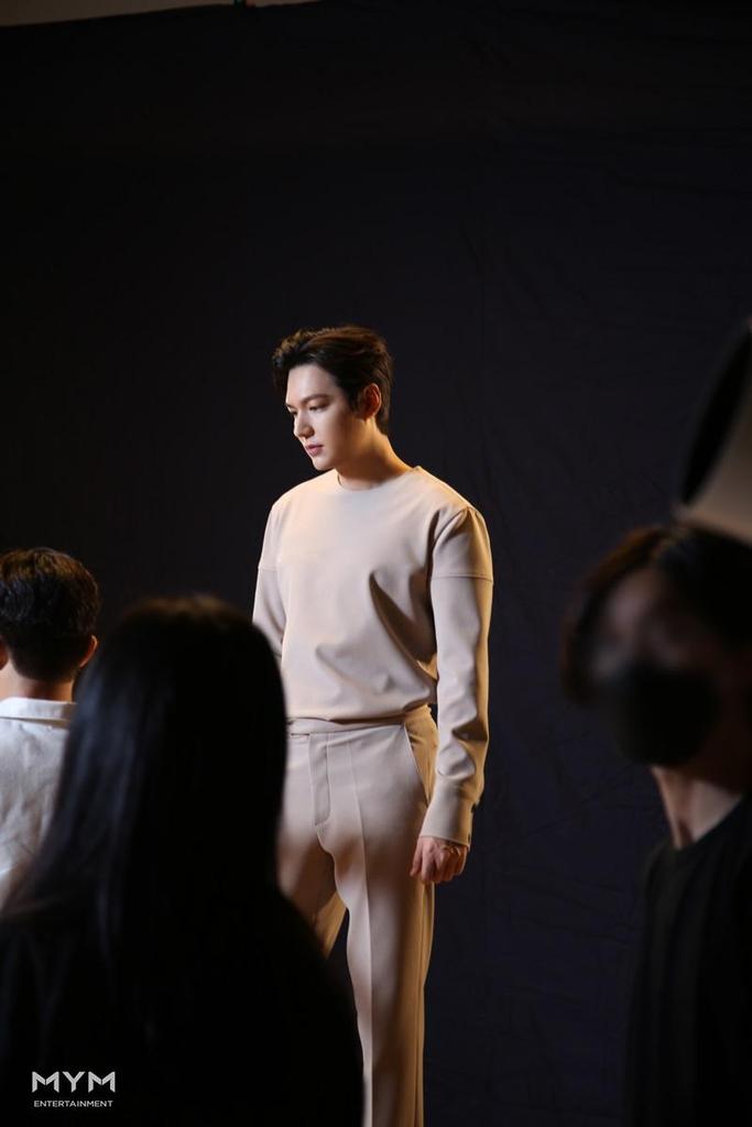 ActorLeeMinHos's tweet photo. #leeminho #minoz #미노즈
#엠와이엠 #mym https://t.co/agbfD5Rj3H