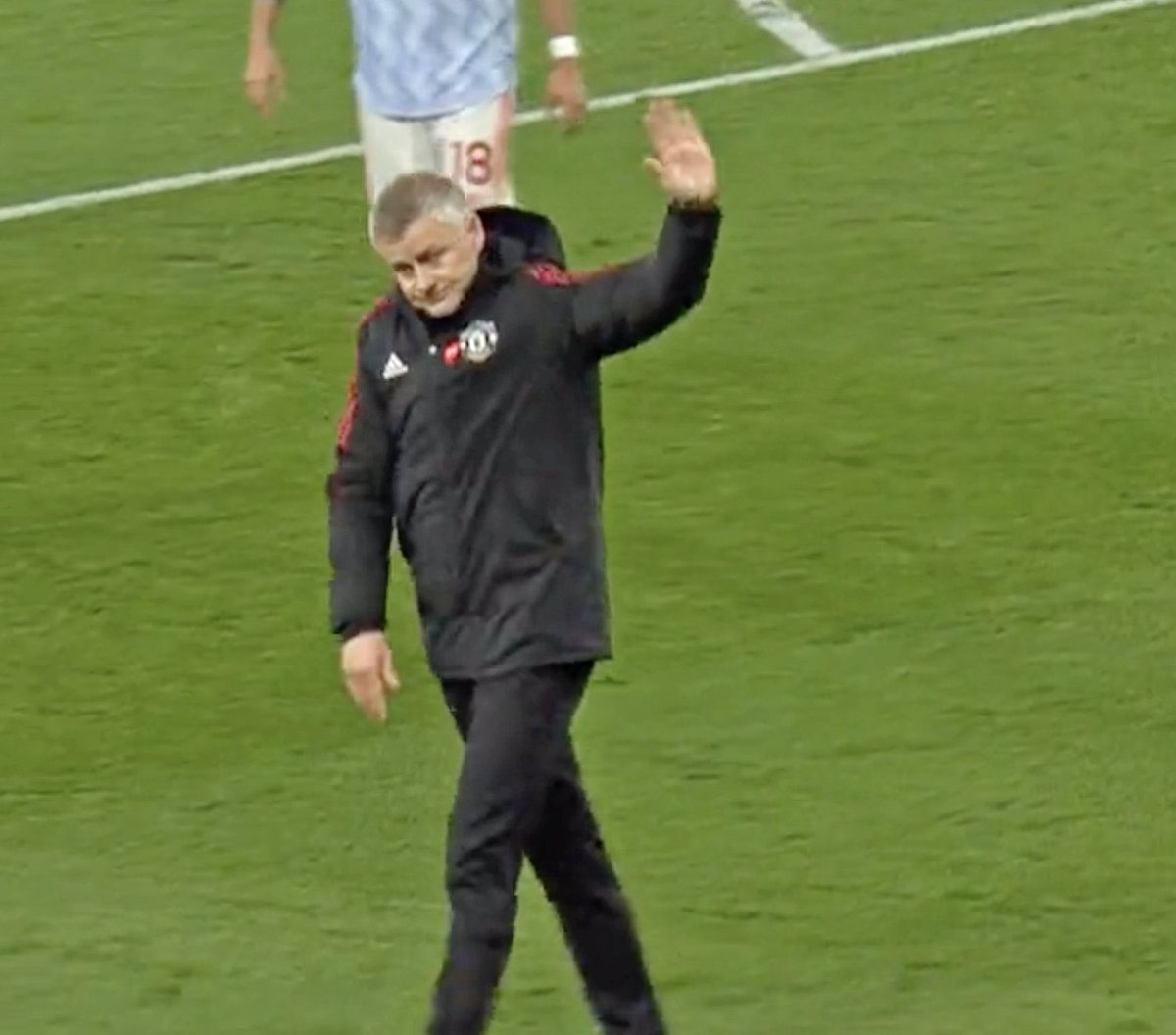 Jonnymcroberts7's tweet photo. I’m hurting tonight not for the fact that we haven’t been good enough but more at the fact that i really hoped Ole would be the man to turn us into a force again 😔

Regardless of what happens he will always be a #MUFC legend for what he did on the pitch #ThankYouOle 🔴⚪️⚫️ https://t.co/xixwRkrXFg