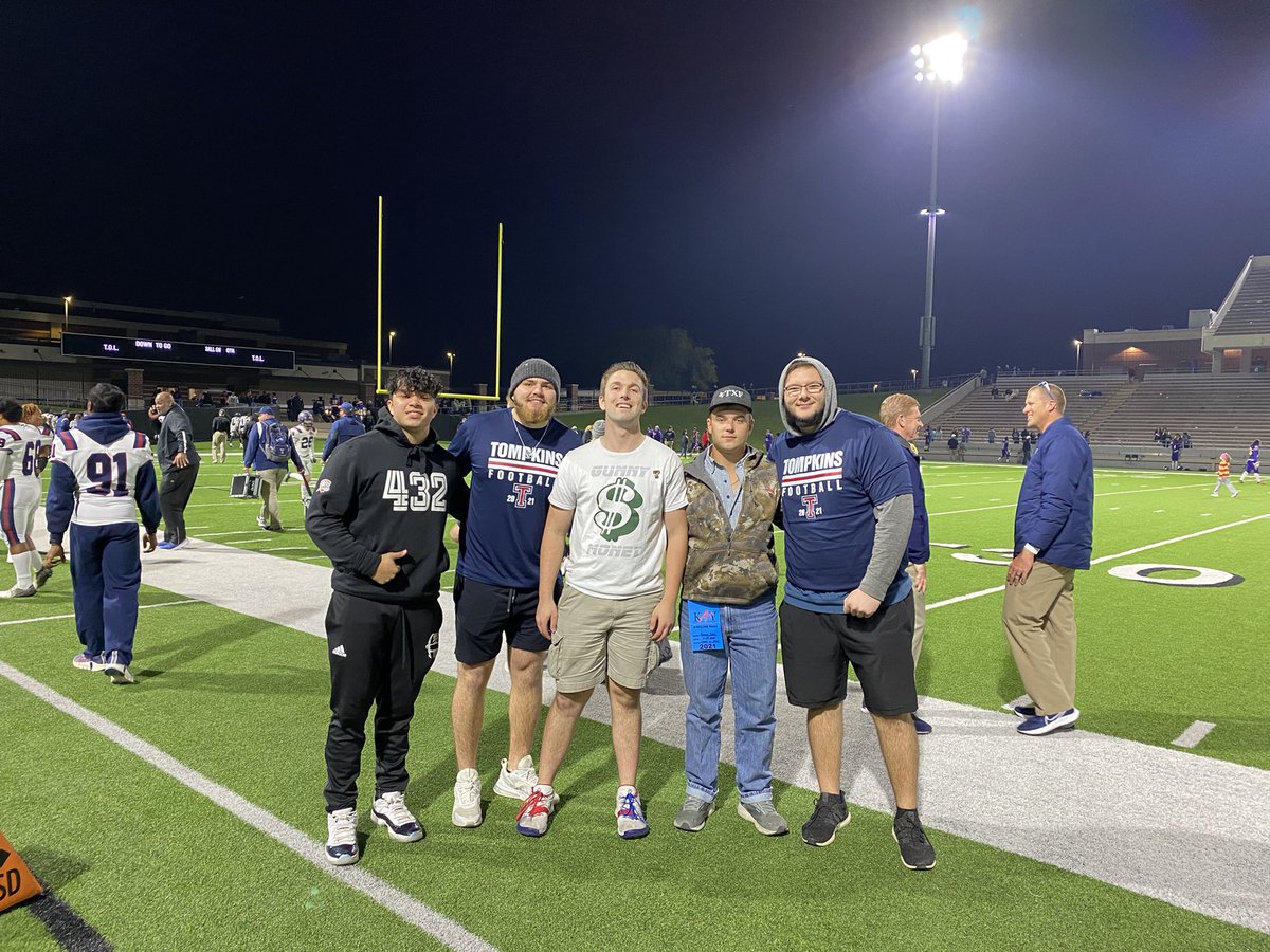 “The Gang’s all here.”✊🏼🤑 <a href="/othsfalconfb/">Katy Tompkins HS Football</a> <a href="/jcardenas2019/">Justice Cardenas</a> <a href="/GonceJake/">Jake Gonce</a> @HaydenBurke_ <a href="/kobeemadriz18/">Kobee Madriz</a>