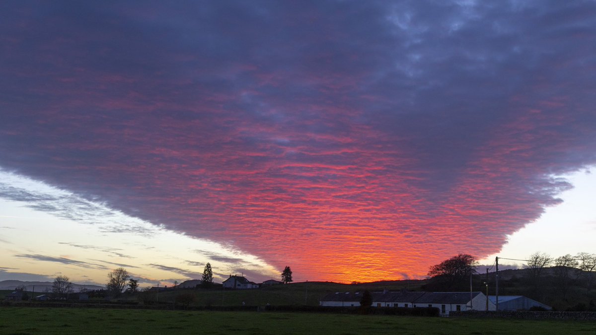 ⁦@StormHour⁩ ⁦@ThePhotoHour⁩ #Saturdaysunset #Kirkgunzeon #DumfriesandGalloway #Scotland #Sunset