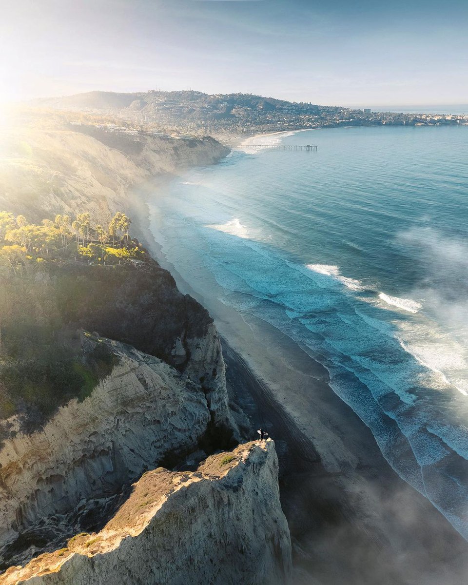 UCSanDiego's tweet photo. Sunrise surfer. 

Caption and photo by @colepark.er https://t.co/tRB1qEtJT6