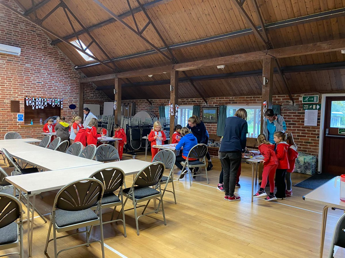 GuidingSussexE's tweet photo. Denton and Newhaven Rainbows have taken part in our Winter Wonderland Virtual Event together.
How wonderful! ❄✨⛄
#WinterWonderland2021 #virtualguiding #girlguidingsussexeast @Girlguiding @Guiding_LaSER https://t.co/U2vv4ZkWtV