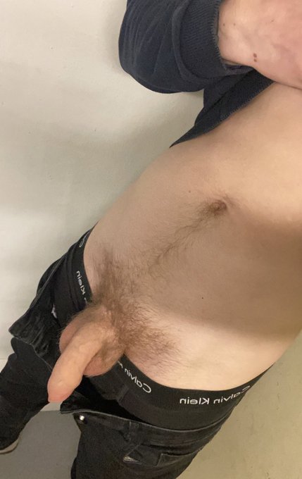 Horny at work, who’s gonna play with it? ? https://t.co/xKuKeQr0Re