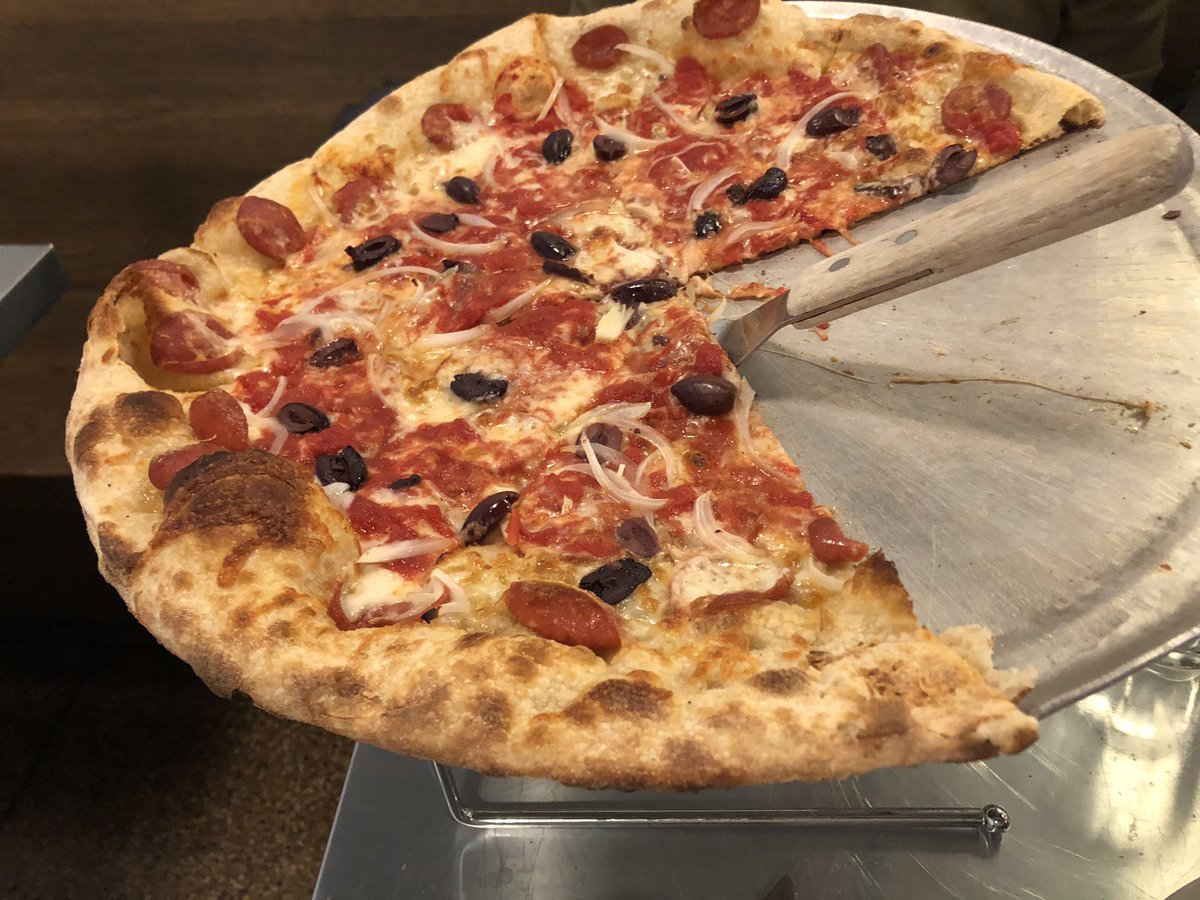 MIbeertaster's tweet photo. #supinos #Detroit #newcenter my favorite place! https://t.co/OMlmJnmFjG