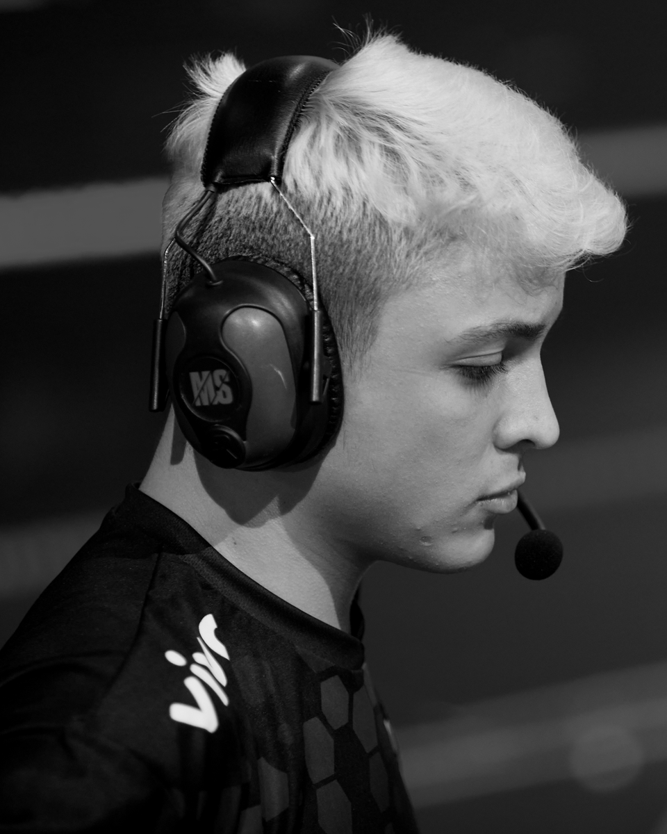 ValorantEsports's tweet photo. #VALORANTChampions Group A:

@Envy 💥
@X10CRIT 💥 
@VivoKeyd 💥
@AcendClub 💥

Who makes it to the Knockout Stage? Reply with flags only 🇺🇸 🇹🇭 🇧🇷 🇪🇺 https://t.co/vb3daR5N1c