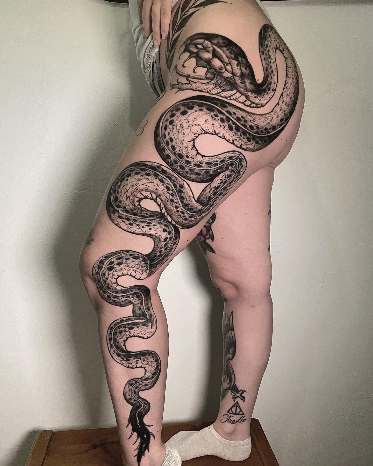 McMike - #tattoo #snake #viper #arround #leg #dotwork #colour #animal #ink  #wallsandskin #amsterdam | Facebook