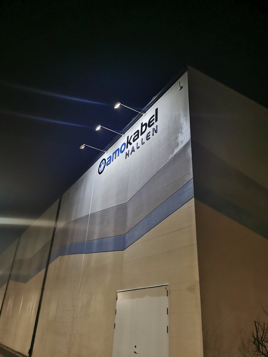 Förmodligen sista besöket i Alstermo innan Amo springer upp i Handbollsligan. Firade med ett rån 😬 Heja Tyresö!